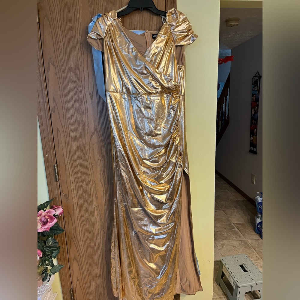Elegant Gold Evening Gown